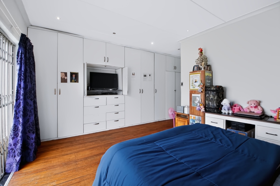 4 Bedroom Property for Sale in Oakdale Western Cape